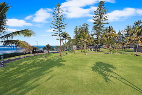 Pacific Regis Beachfront Holiday Apartments - Tourism Noosa 15