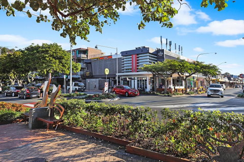 Pacific Regis Beachfront Holiday Apartments - Tourism Noosa 16