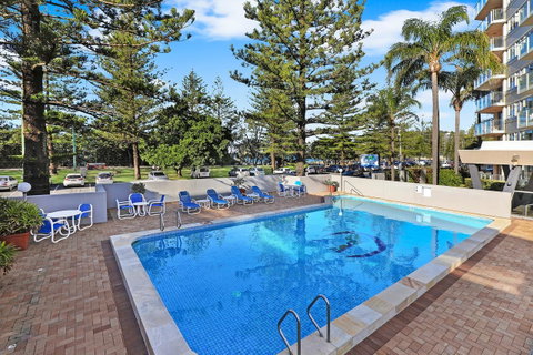 Pacific Regis Beachfront Holiday Apartments - Tourism Noosa 4