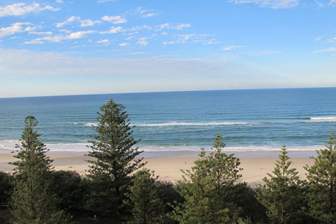 Pacific Regis Beachfront Holiday Apartments - Tourism Noosa 11
