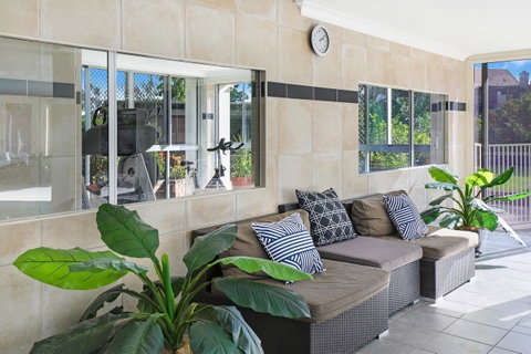 Pacific Regis Beachfront Holiday Apartments - Tourism Noosa 7