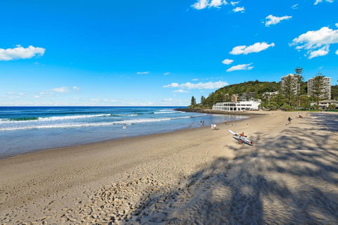 Pacific Regis Beachfront Holiday Apartments - Tourism Noosa 2