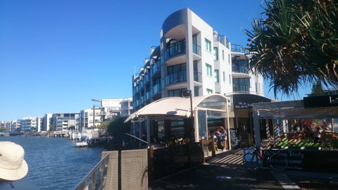 La Promenade - Tourism Noosa 0