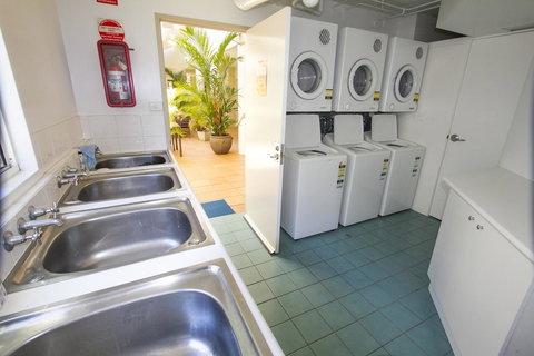 Port Douglas Apartments - Adults Only Oasis - Tourism Noosa 35