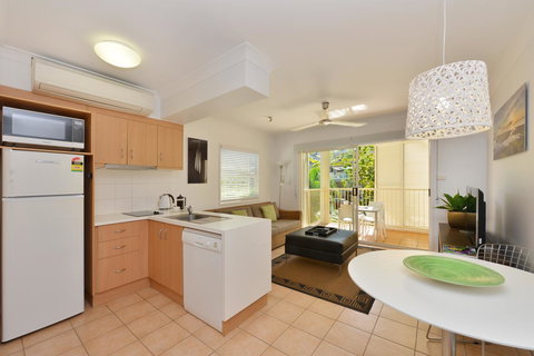 Port Douglas Apartments - Adults Only Oasis - Tourism Noosa 0