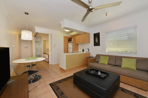 Port Douglas Apartments - Adults Only Oasis - Tourism Noosa 7