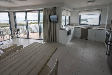 Centrepoint Apartments Caloundra - Tourism Noosa 20