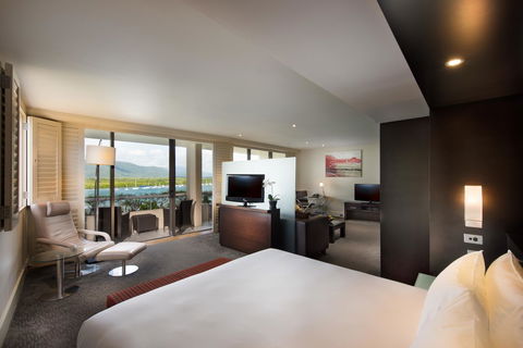 Hilton Cairns - Tourism Noosa 15