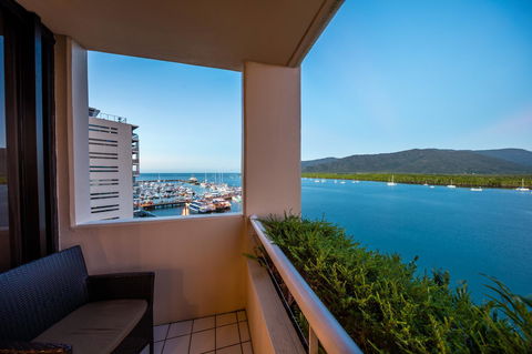 Hilton Cairns - Tourism Noosa 30
