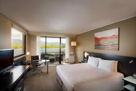 Hilton Cairns - Tourism Noosa 7