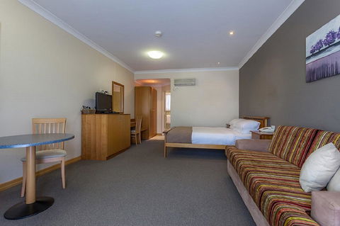 Eastgate On The Range Motel - Tourism Noosa 4