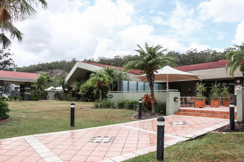 Salisbury Hotel Motel - Tourism Noosa 0