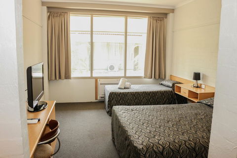Salisbury Hotel Motel - Tourism Noosa 11