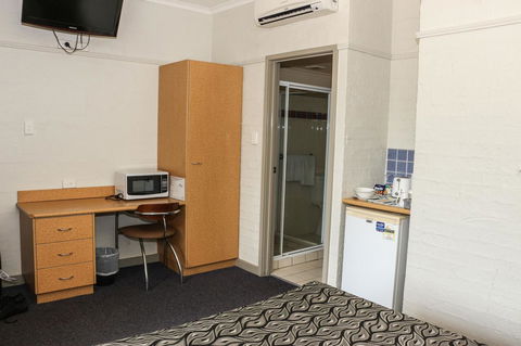 Salisbury Hotel Motel - Tourism Noosa 18
