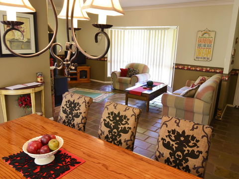Apple Tree Cottage Montville - Tourism Noosa 5