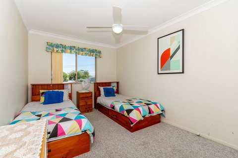 Enjoy The Sea Breezes From The Balcony - Boyd St, Woorim - Tourism Noosa 5