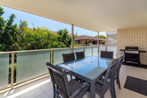Enjoy The Sea Breezes From The Balcony - Boyd St, Woorim - Tourism Noosa 4