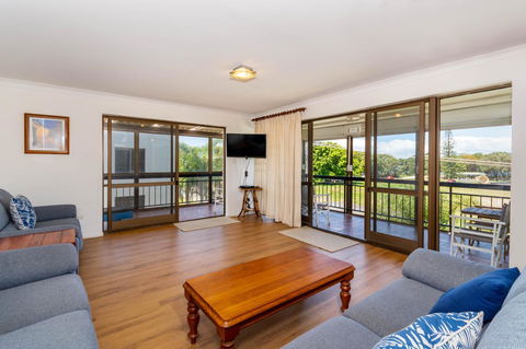 Spacious Unit Overlooking Moreton Bay - Boyd St, Woorim - Tourism Noosa 11