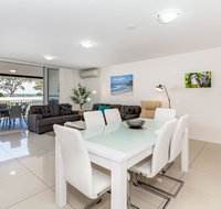 First Floor Air Conditioned Free Wi-Fi - Tourism Noosa