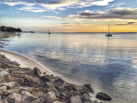 First Floor Unit Close To Shops, Park And Waterfront! - Tourism Noosa 14