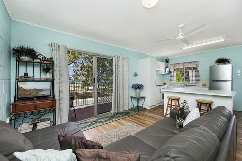 First Floor Unit Close To Shops, Park And Waterfront! - Tourism Noosa 10
