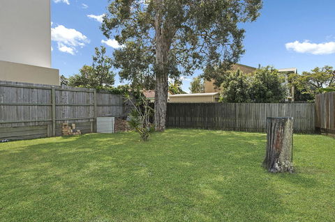 First Floor Unit Close To Shops, Park And Waterfront! - Tourism Noosa 12