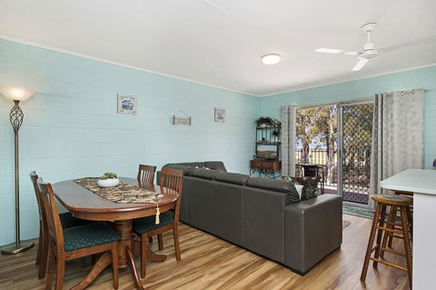 First Floor Unit Close To Shops, Park And Waterfront! - Tourism Noosa 5