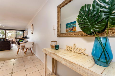 Spacious Family Unit With Incredible Views. - Tourism Noosa 5