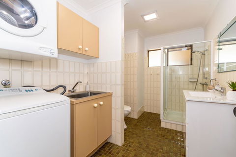 Spacious Family Unit With Incredible Views. - Tourism Noosa 13