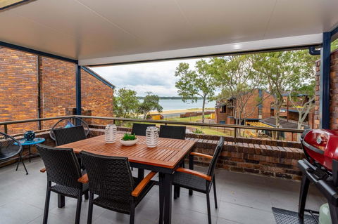 Spacious Family Unit With Incredible Views. - Tourism Noosa 0