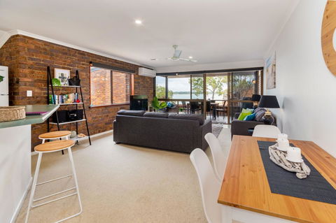 Spacious Family Unit With Incredible Views. - Tourism Noosa 12