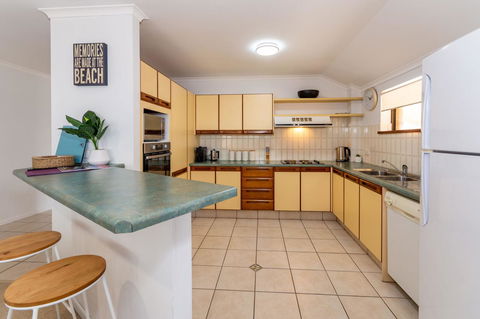Spacious Family Unit With Incredible Views. - Tourism Noosa 11