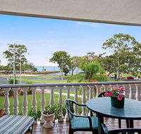 Huge top floor unit across the road....Waterfront - Tourism Noosa