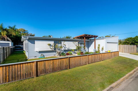 Fabulous Family Destination In Paradise Parade, Bongaree - Tourism Noosa 0
