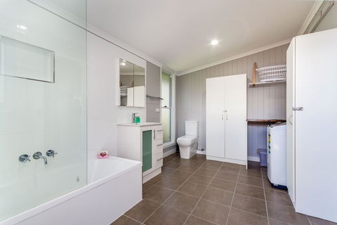 Fabulous Family Destination In Paradise Parade, Bongaree - Tourism Noosa 16