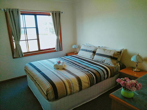 Baudins Accommodation And Restaurant - Tourism Noosa 1