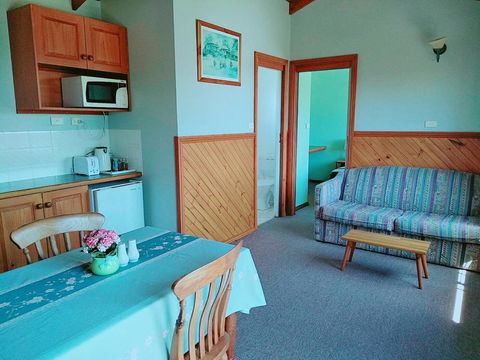 Baudins Accommodation And Restaurant - Tourism Noosa 9