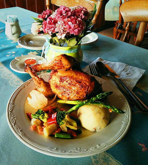 Baudins Accommodation And Restaurant - Tourism Noosa 40