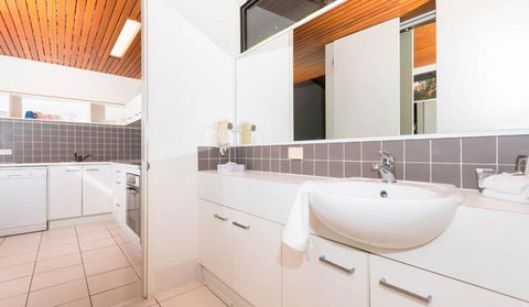 #162 Nautilus Resort - Tourism Noosa 3