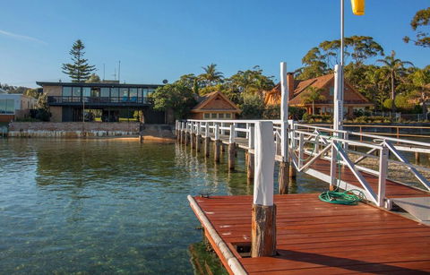 'Southwind' On Main Street - Tourism Noosa 0