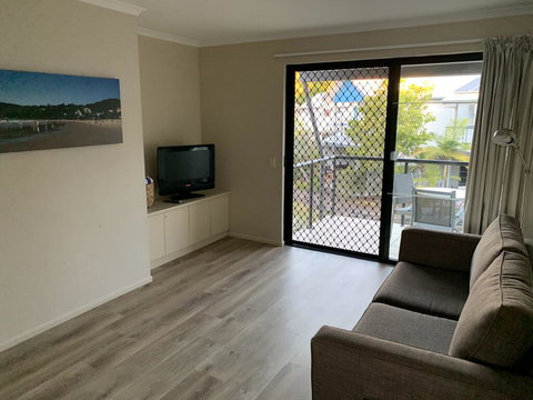 1 Bedroom Unit In 4 Star Tropical Resort In Noosaville - Tourism Noosa 3