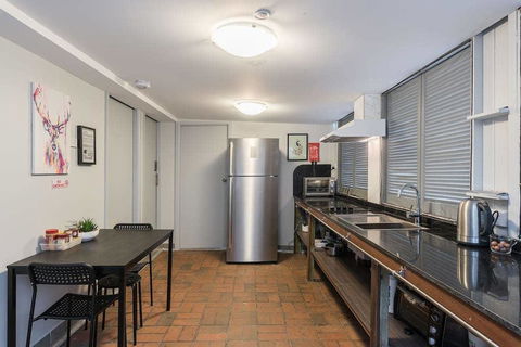 1 Double Quaint Grannyflat Private Room Near Public Transport - SHAREHOUSE - Tourism Noosa 2