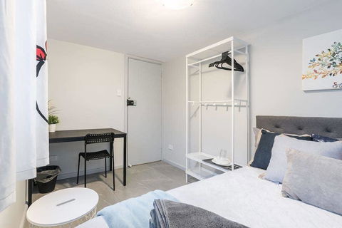 1 Double Quaint Grannyflat Private Room Near Public Transport - SHAREHOUSE - Tourism Noosa 1