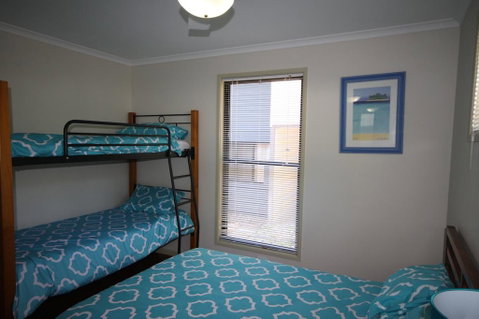 1 Naiad Court - Lowset Family Home With Swimming Pool And Covered Deck. Pet Friendly - Tourism Noosa 0
