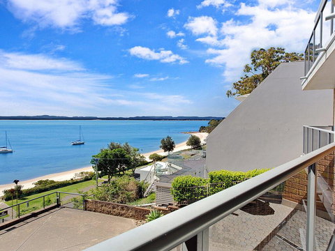10 'Kiah' 53 Victoria Parade - Waterfront Views, AIRCON And Close To The Marina. - Tourism Noosa 0