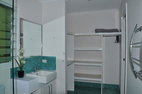 10 Double Island Drive - Modern Family Home, Centrally Located, Swimming Pool & Outdoor Area - Tourism Noosa 2