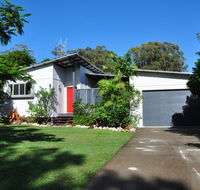 10 Double Island Drive - Modern family home centrally located swimming pool  outdoor area - Tourism Noosa