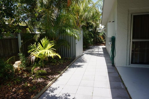 11 Bomburra Court - Rainbow Beach, Comfortable Beach House, Plenty Of Boat Parking - Tourism Noosa 3