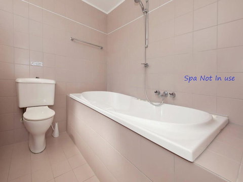 12 'Le Vogue', 16 Magnus St - Sensational Water Views, Lift, Pool & Tennis Court - Tourism Noosa 3