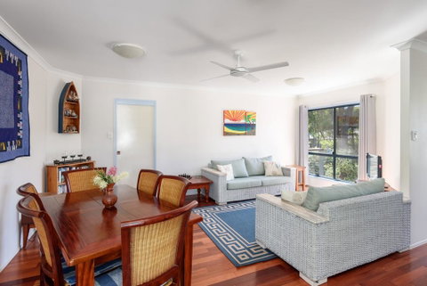 12 Ibis Court - Highset Beach House With Natural Bushland Gardens And Covered Decks - Tourism Noosa 3